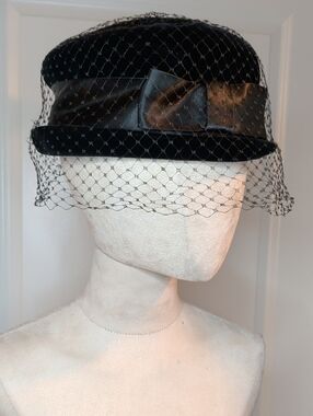 Vintage 50s Black Velvet Cloche Hat Satin Bow Netting Dreyfuss & Son Dallas TX